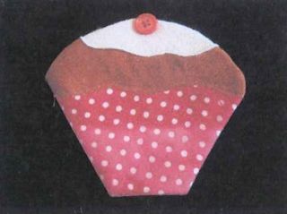 Cupcake needlecase and pincushion